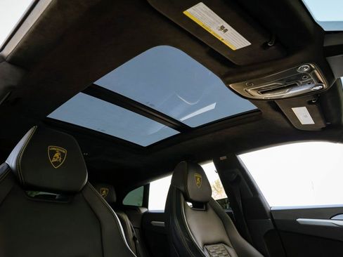 Used 2019 Lamborghini Urus image 28