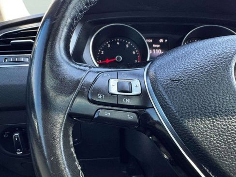 Used 2018 Volkswagen Tiguan SE w/ Panoramic Sunroof Package image 24