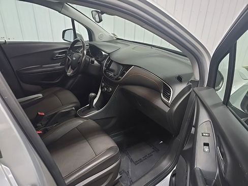 Used 2022 Chevrolet Trax LT w/ Driver Confidence Package image 15