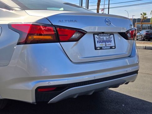 Used 2022 Nissan Altima 2.5 SV FWD image 5