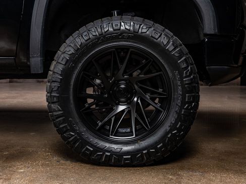 Used 2022 GMC Sierra 1500 AT4 w/ AT4 Premium Package image 12