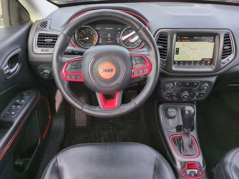 Used 2018 Jeep Compass Trailhawk w/ Leather Interior Group AWD/4WD image 16