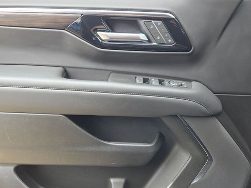 Used 2025 Chevrolet Tahoe Z71 AWD/4WD image 18