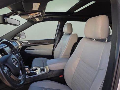 Used 2018 Jeep Grand Cherokee Limited image 13