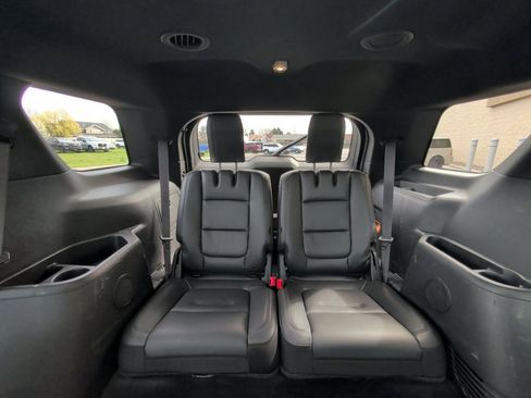 Used 2015 Ford Explorer XLT w/ Equipment Group 202A AWD/4WD image 16