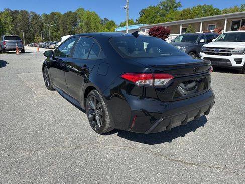 Used 2025 Toyota Corolla SE w/ SE Premium Package image 3