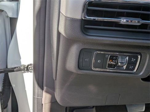 Used 2020 Lincoln Corsair Reserve image 15