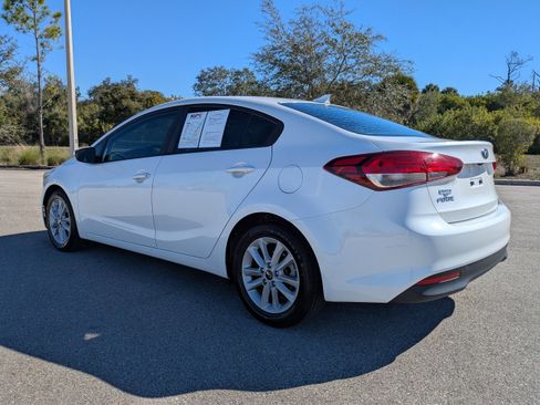 Certified 2017 Kia Forte LX w/ LX Popular Package image 7