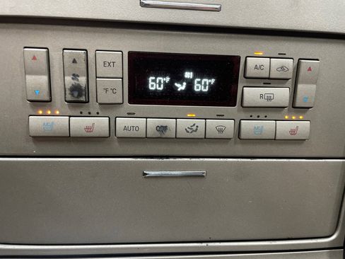 Used 2006 Lincoln Navigator Ultimate image 24