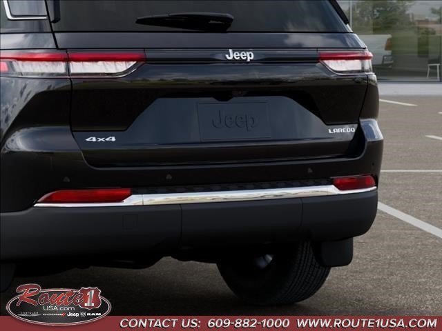 New 2026 Jeep Grand Cherokee Laredo w/ MOPAR Finishing Package AWD/4WD image 14