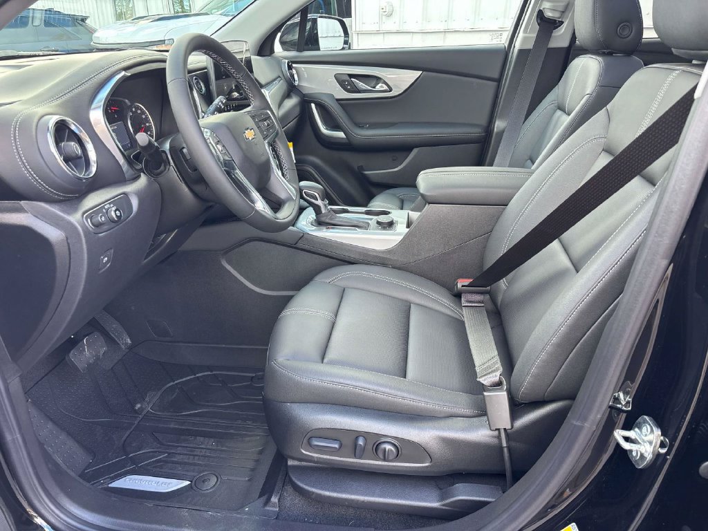 New 2026 Chevrolet Blazer LT w/ Midnight/Sport Edition AWD/4WD image 4