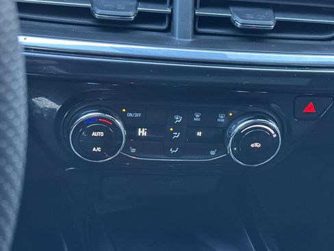 Used 2024 Chevrolet Trax RS w/ Sunroof Package image 19