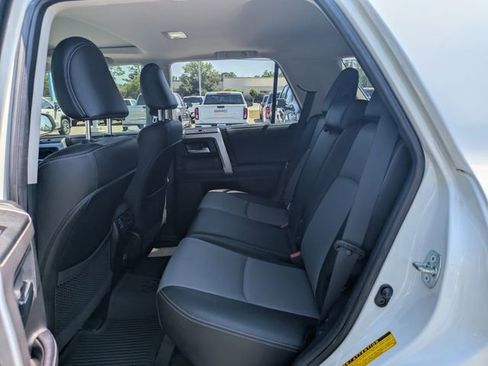 Used 2022 Toyota 4Runner SR5 Premium w/ Moonroof Package RWD image 15