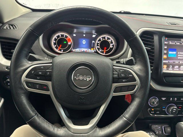 Used 2017 Jeep Cherokee Trailhawk w/ Cold Weather Group AWD/4WD image 16