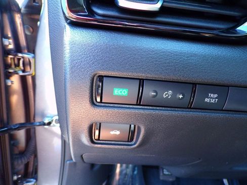 Used 2025 Nissan Sentra SV FWD image 16