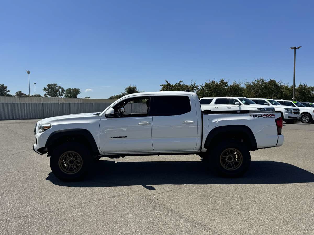 Used 2019 Toyota Tacoma TRD Off-Road w/ Technology Package AWD/4WD image 6