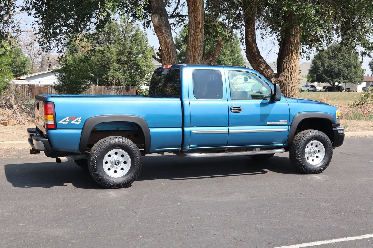 Used 2004 GMC Sierra 2500 SLT w/ Heavy-Duty Power Package AWD/4WD image 4