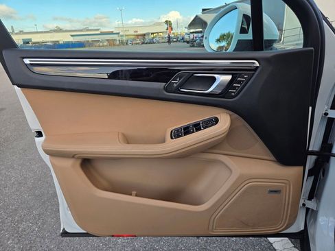 Used 2020 Porsche Macan S image 24