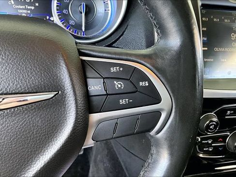 Used 2016 Chrysler 300 Limited RWD image 11
