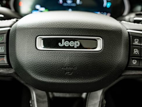 Used 2022 Jeep Grand Cherokee Limited 4xe w/ Luxury Tech Group II AWD/4WD image 31
