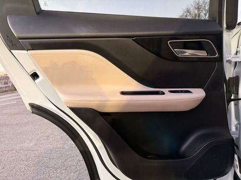 Used 2020 Jaguar F-PACE Premium image 30