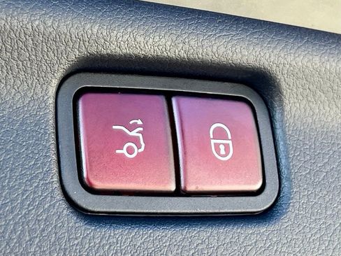 Certified 2023 Mercedes-Benz C 300 4MATIC Sedan image 38