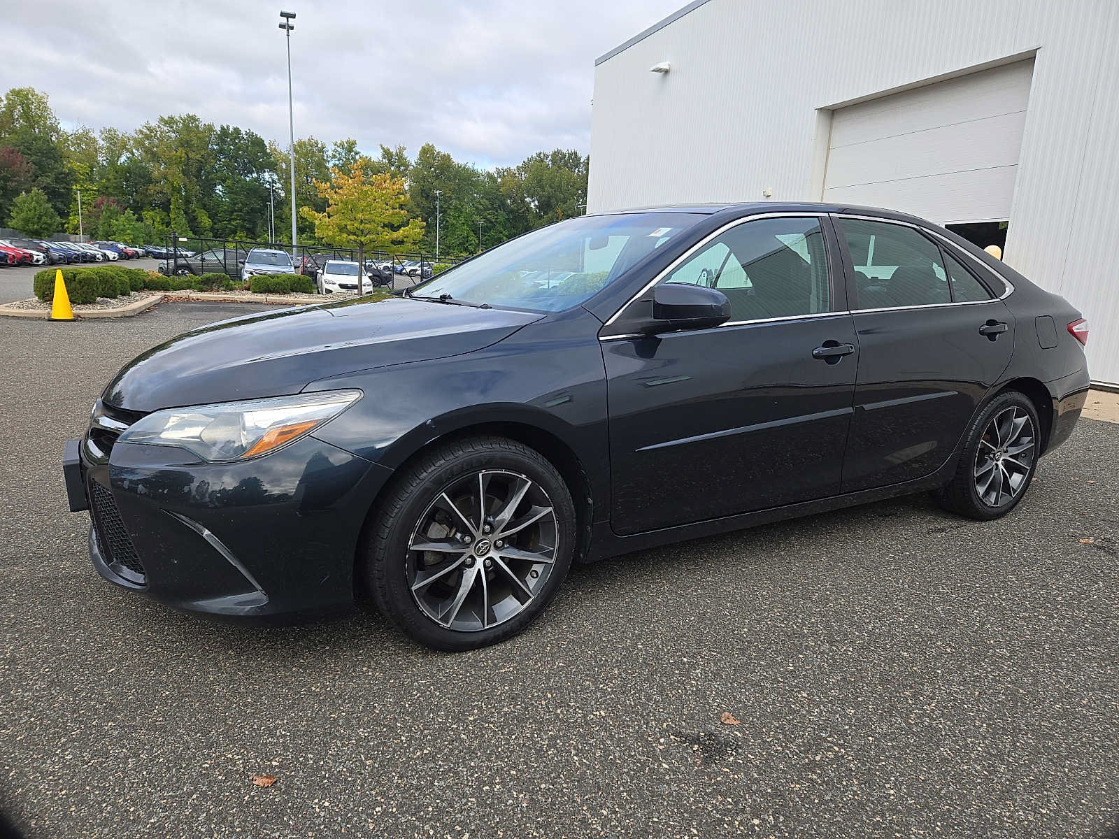 Used 2016 Toyota Camry XSE w/ Moonroof Package FWD image 3