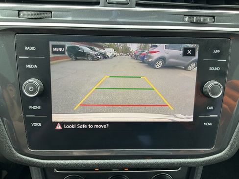 Used 2020 Volkswagen Tiguan SE w/ Panoramic Sunroof Package image 35