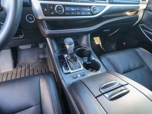 Used 2019 Toyota Highlander Limited image 20