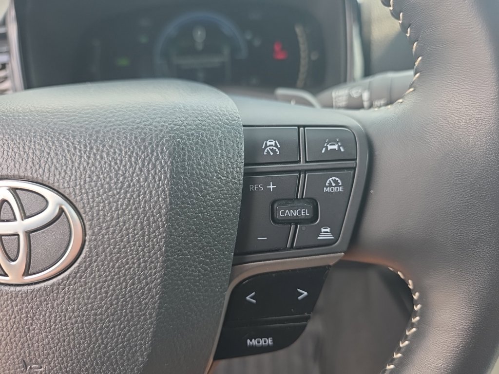 Used 2025 Toyota Camry SE FWD image 18