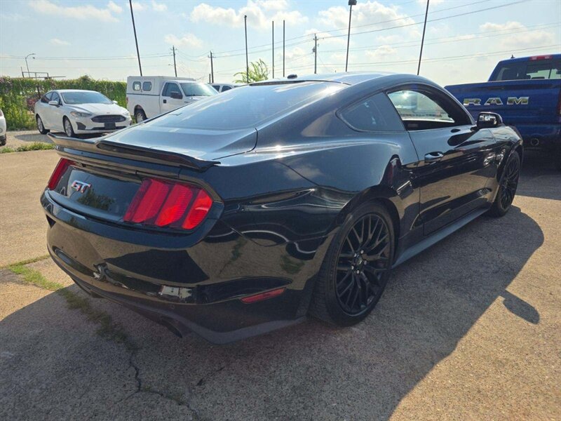 Used 2017 Ford Mustang GT Premium w/ GT Performance Package RWD image 3
