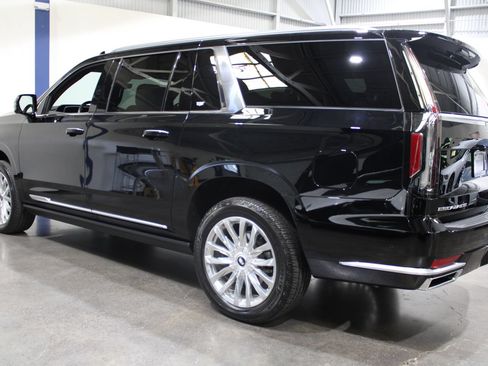 Used 2023 Cadillac Escalade ESV Premium Luxury w/ Performance Package AWD/4WD image 9