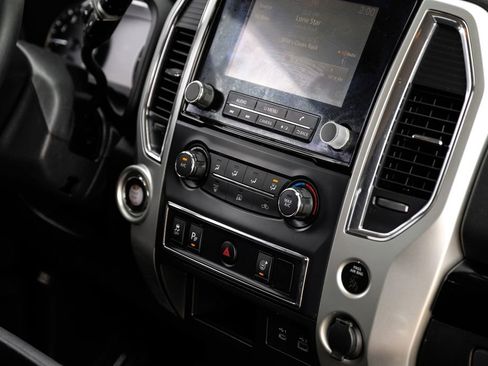 Used 2021 Nissan Titan SV image 19