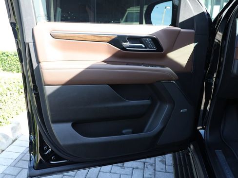 Used 2026 Chevrolet Suburban High Country RWD image 13