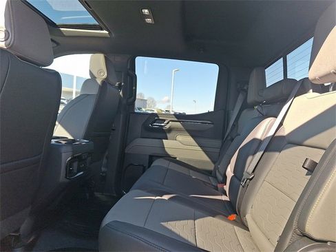 Used 2025 Chevrolet Silverado 1500 ZR2 w/ Technology Package image 10