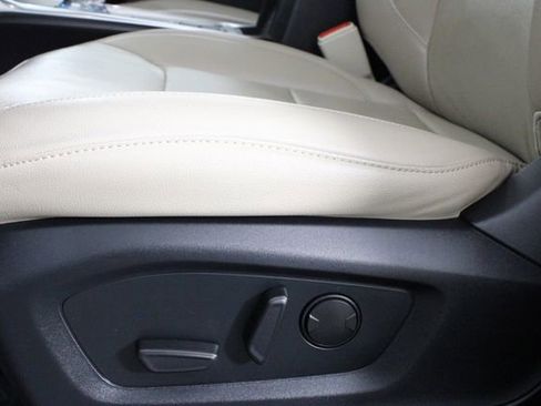 Used 2022 Ford Explorer Limited w/ Equipment Group 301A image 18