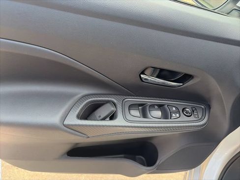 Used 2025 Nissan Versa SV FWD image 18