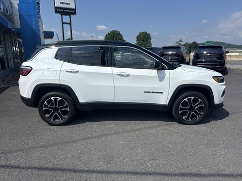 Used 2022 Jeep Compass Limited w/ Sun and Sound Group AWD/4WD image 2