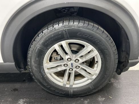 Used 2020 Ford Explorer XLT w/ Comfort Package image 8