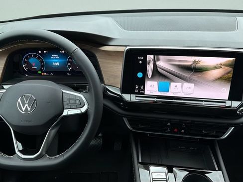 New 2026 Volkswagen Atlas SE FWD image 17
