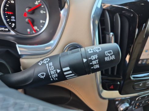 Used 2023 Chevrolet Traverse Premier FWD image 37