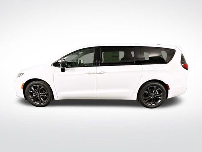 New 2026 Chrysler Pacifica Select