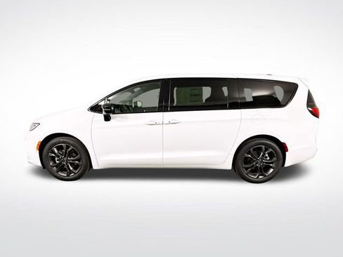 New 2026 Chrysler Pacifica Select image 4