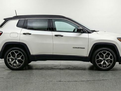 Used 2025 Jeep Compass Limited image 11