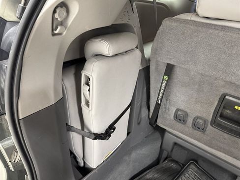 Used 2020 Toyota Sienna XLE Premium FWD image 20