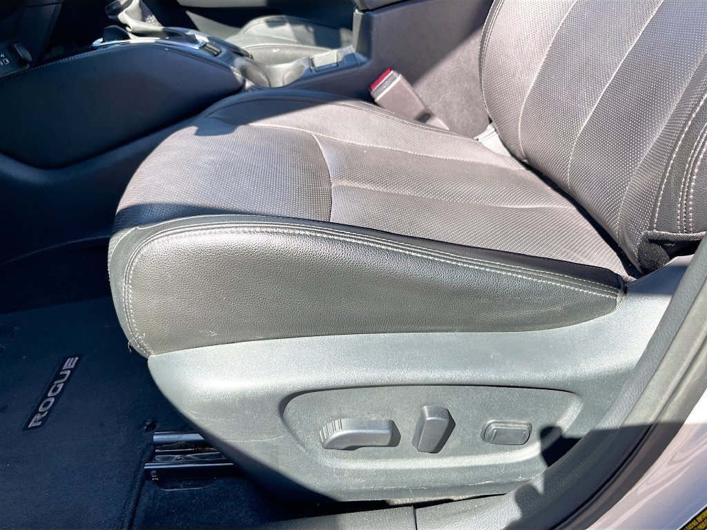 Used 2020 Nissan Rogue SL FWD image 19