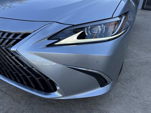 New 2025 Lexus ES 350 w/ Premium Package image 9