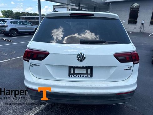 Used 2018 Volkswagen Tiguan SE w/ Panoramic Sunroof Package AWD/4WD image 4