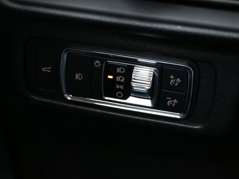 Used 2021 Lincoln Corsair Reserve w/ Equipment Group 201A image 22