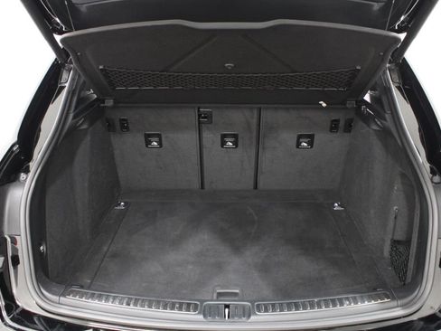 Used 2018 Porsche Macan AWD/4WD image 16